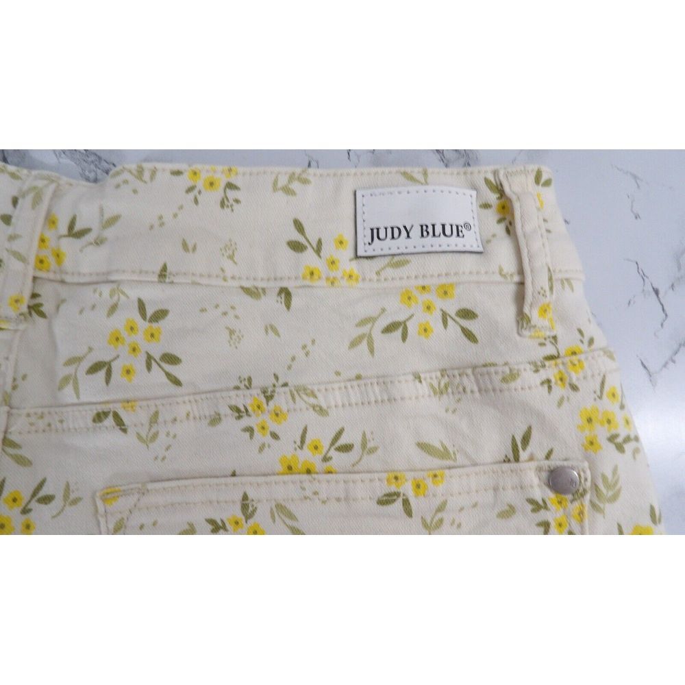 Judy Blue All‎ Over Floral Yellow Print Mid Rise Denim Shorts Stretch Size 1XL - Picture 13 of 13
